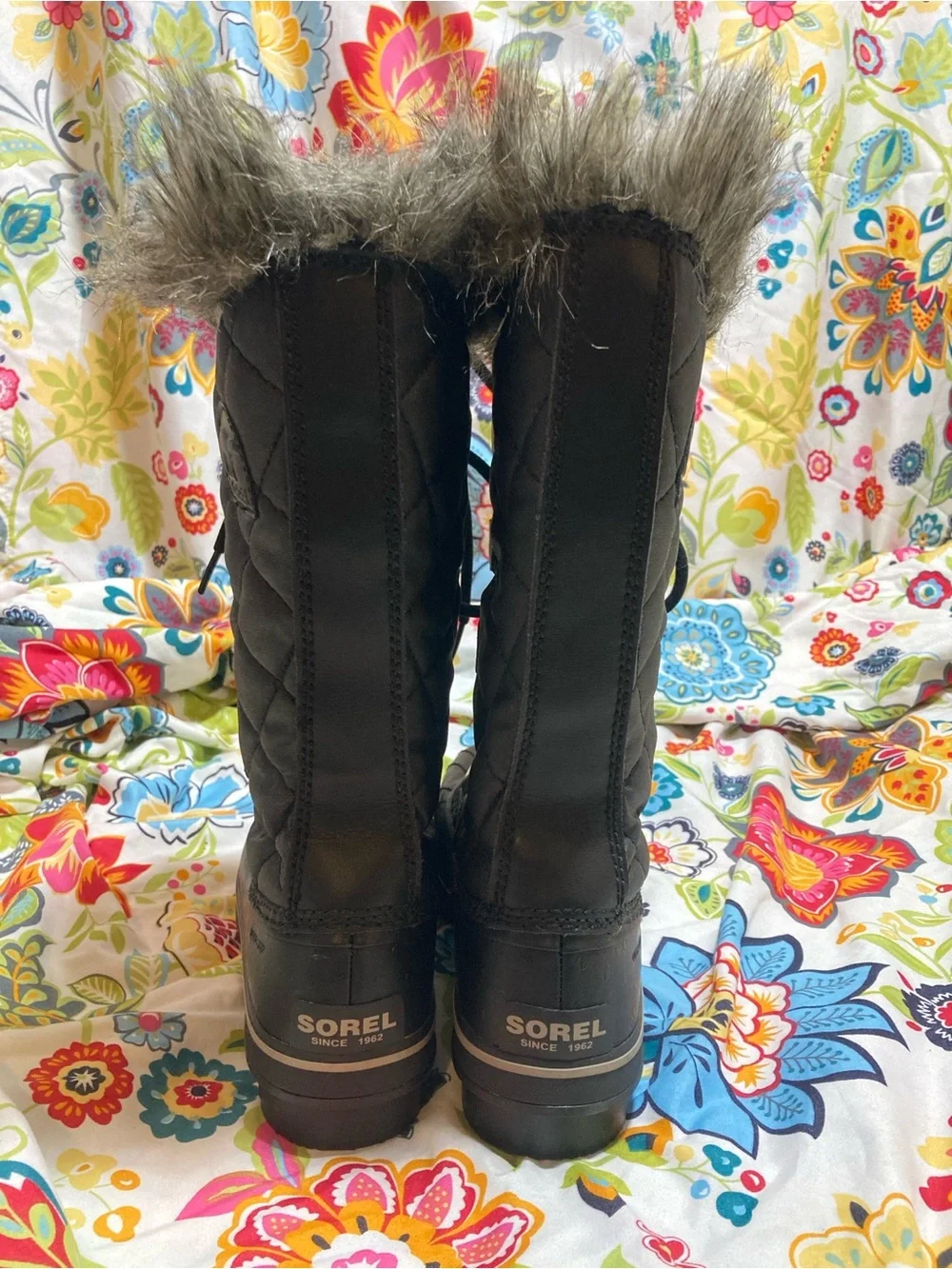 Sorel Women's Tofino II Fur Trim Waterproof Lace Up Black in Size 7.5